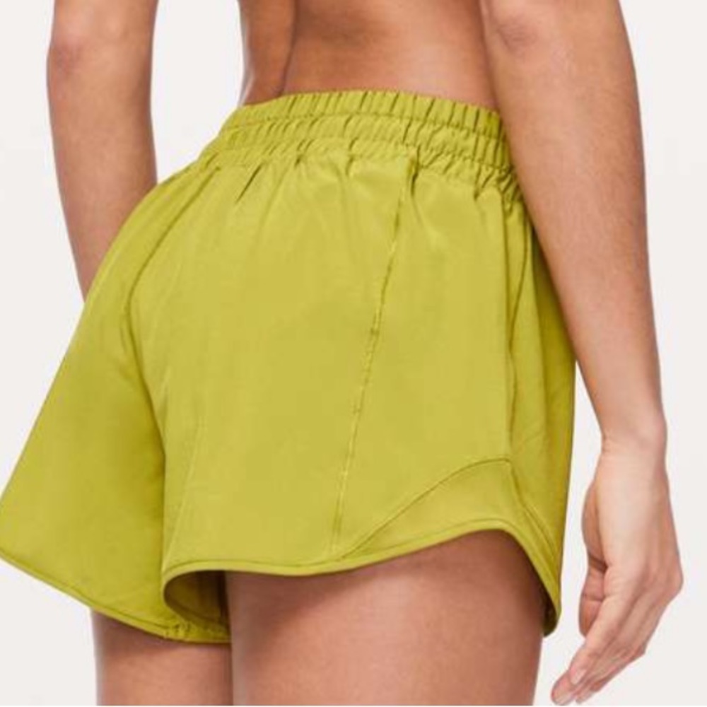 SOLD✨Lululemon Hotty Hot Short II Long 4" Size 8 - Picture 2 of 11